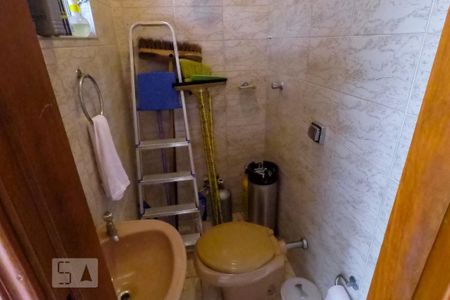 Casa à venda com 200m², 3 quartos e 2 vagas Casa à venda com 200m², 3 quartos e 2 vagasBanheiro de Serviço