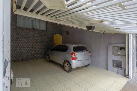 Garagem de casa à venda com 3 quartos, 200m² em Jardim Santa Emília, São Paulo