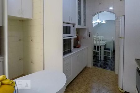 Casa à venda com 200m², 3 quartos e 2 vagas Casa à venda com 200m², 3 quartos e 2 vagasCozinha