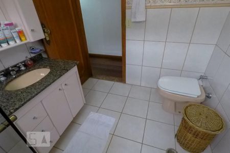 Casa à venda com 200m², 3 quartos e 2 vagas Casa à venda com 200m², 3 quartos e 2 vagasBanheiro