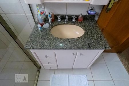Casa à venda com 200m², 3 quartos e 2 vagas Casa à venda com 200m², 3 quartos e 2 vagasBanheiro