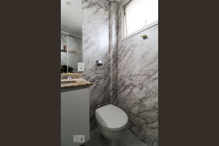 Apartamento à venda com 80m², 3 quartos e 2 vagasBanheiro do quarto 1