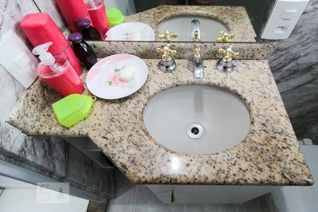 Apartamento à venda com 80m², 3 quartos e 2 vagasBanheiro do quarto 1