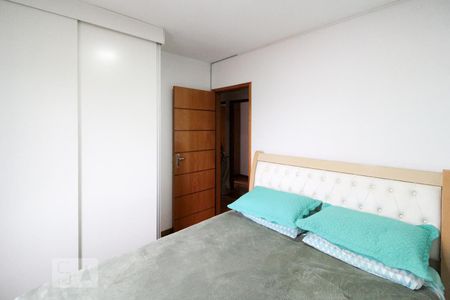 Apartamento à venda com 80m², 3 quartos e 2 vagasQuarto 1