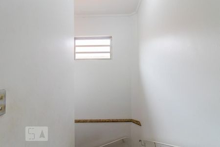Casa à venda com 200m², 3 quartos e 2 vagasEscada para os quartos