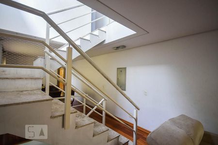 Escada de casa à venda com 3 quartos, 180m² em Jardim Londrina, São Paulo