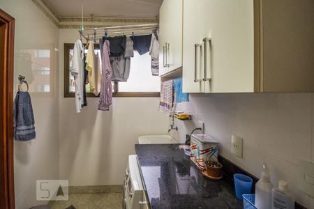 Apartamento à venda com 160m², 4 quartos e 2 vagas Apartamento à venda com 160m², 4 quartos e 2 vagasÁrea de Serviço