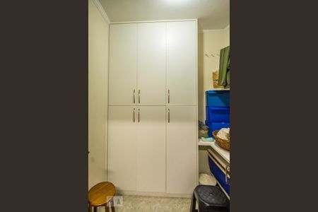 Apartamento à venda com 160m², 4 quartos e 2 vagas Apartamento à venda com 160m², 4 quartos e 2 vagasQuarto de Serviço