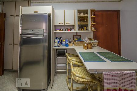 Apartamento à venda com 160m², 4 quartos e 2 vagas Apartamento à venda com 160m², 4 quartos e 2 vagasCozinha