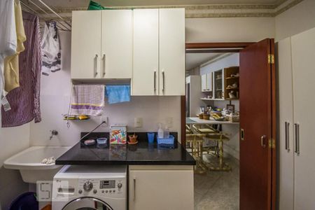 Apartamento à venda com 160m², 4 quartos e 2 vagas Apartamento à venda com 160m², 4 quartos e 2 vagasÁrea de Serviço