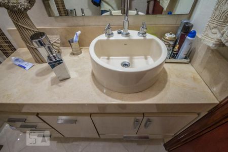 Apartamento à venda com 160m², 4 quartos e 2 vagas Apartamento à venda com 160m², 4 quartos e 2 vagasBanheiro da Suíte 1