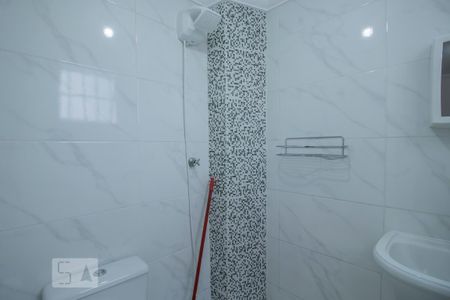 Banheiro de kitnet/studio para alugar com 1 quarto, 20m² em Vila do Encontro, São Paulo