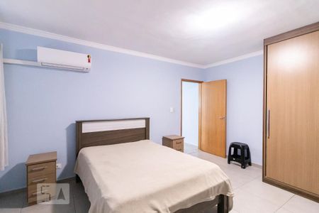 Casa à venda com 235m², 4 quartos e 2 vagasSuíte