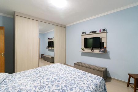 Casa à venda com 235m², 4 quartos e 2 vagasSuíte