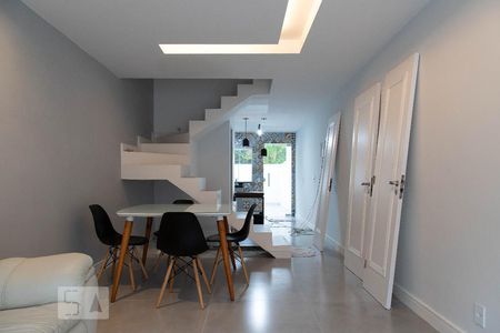Sala de casa para alugar com 2 quartos, 75m² em Vargem Grande, Rio de Janeiro