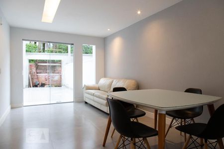 Sala de casa para alugar com 2 quartos, 75m² em Vargem Grande, Rio de Janeiro