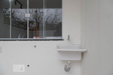 Casa para alugar com 75m², 2 quartos e 1 vagaÁrea de serviço / quintal