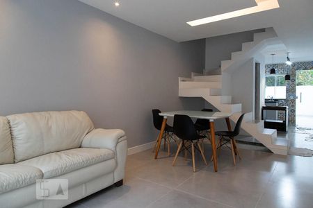 Sala de casa para alugar com 2 quartos, 75m² em Vargem Grande, Rio de Janeiro