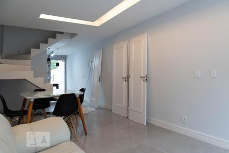 Sala de casa para alugar com 2 quartos, 75m² em Vargem Grande, Rio de Janeiro