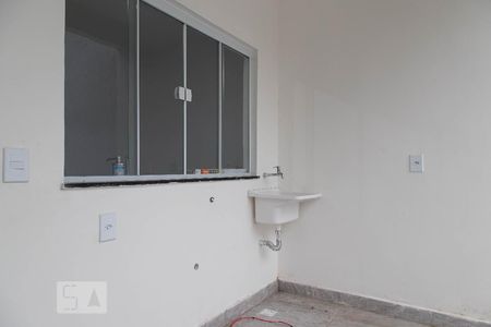 Casa para alugar com 75m², 2 quartos e 1 vagaÁrea de serviço / quintal
