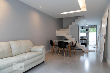 Sala de casa para alugar com 2 quartos, 75m² em Vargem Grande, Rio de Janeiro