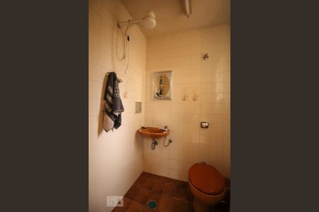 Casa à venda com 168m², 2 quartos e 1 vagaBanheiro de Serviço