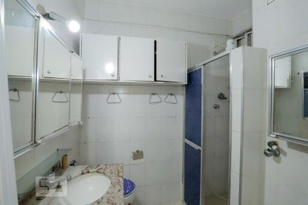 Banheiro  de apartamento para alugar com 1 quarto, 50m² em Copacabana, Rio de Janeiro