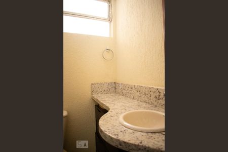 Banheiro de kitnet/studio para alugar com 1 quarto, 22m² em Centro Histórico, Porto Alegre