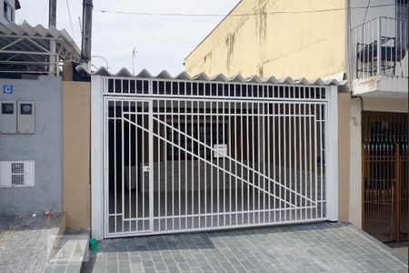Casa à venda com 210m², 4 quartos e 2 vagas Casa à venda com 210m², 4 quartos e 2 vagasFachada