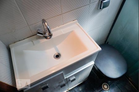 Casa à venda com 210m², 4 quartos e 2 vagas Casa à venda com 210m², 4 quartos e 2 vagasCasa 1 - Banheiro