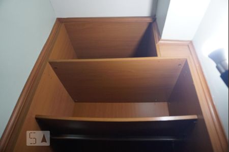 Casa à venda com 210m², 4 quartos e 2 vagas Casa à venda com 210m², 4 quartos e 2 vagasCasa 1 - Closet da Suíte