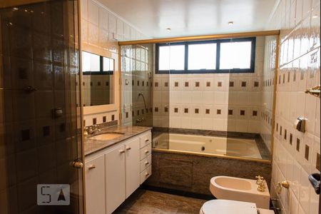 Apartamento à venda com 200m², 4 quartos e 4 vagasBanheiro da suíte 3