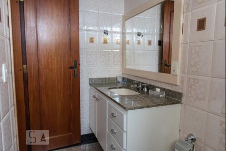 Apartamento à venda com 200m², 4 quartos e 4 vagasBanheiro da suíte 2