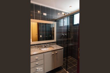 Apartamento à venda com 200m², 4 quartos e 4 vagasBanheiro da suíte 1