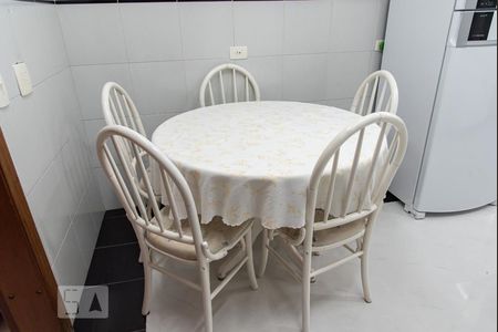 Apartamento à venda com 200m², 4 quartos e 4 vagasMesa/cadeira