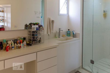 Apartamento para alugar com 80m², 1 quarto e 2 vagasBanheiro da suíte