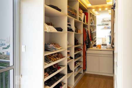 Closet da suíte de apartamento para alugar com 1 quarto, 80m² em Santana, São Paulo