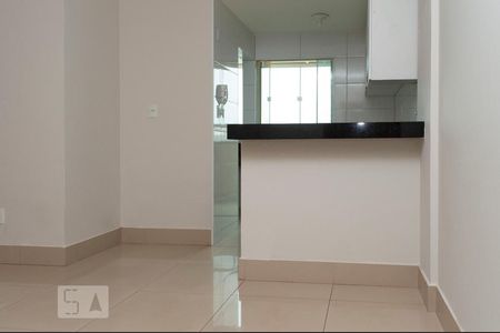 Sala de apartamento para alugar com 2 quartos, 60m² em Santa Mônica, Uberlândia