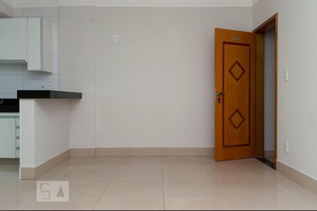 Sala de apartamento para alugar com 2 quartos, 60m² em Santa Mônica, Uberlândia