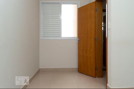 Quarto 2 de apartamento para alugar com 2 quartos, 60m² em Santa Mônica, Uberlândia