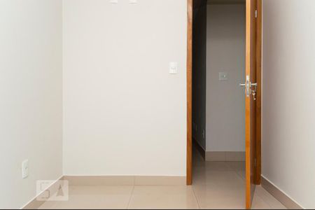 Quarto 1 de apartamento para alugar com 2 quartos, 60m² em Santa Mônica, Uberlândia