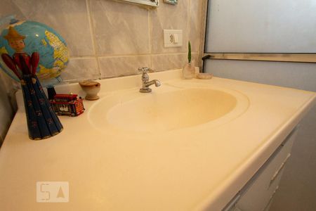 Apartamento à venda com 42m², 1 quarto e 1 vaga Apartamento à venda com 42m², 1 quarto e 1 vagaDetalhe do Banheiro da Suíte