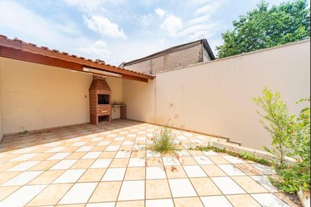 Casa à venda com 286m², 4 quartos e 4 vagas Casa à venda com 286m², 4 quartos e 4 vagasQuintal Fundos