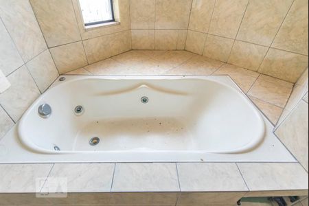 Casa à venda com 286m², 4 quartos e 4 vagas Casa à venda com 286m², 4 quartos e 4 vagasBanheira