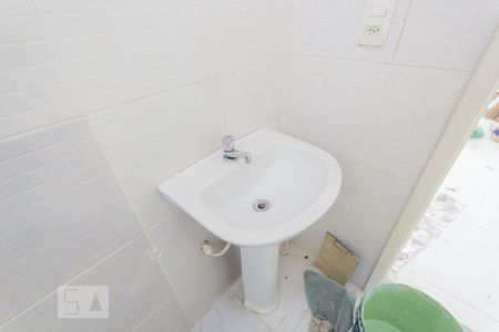 Banheiro Social 1 de casa de condomínio para alugar com 2 quartos, 120m² em Jacarepaguá, Rio de Janeiro