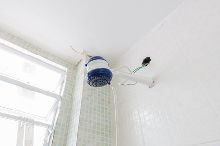 Banheiro Social 1 de casa de condomínio para alugar com 2 quartos, 120m² em Jacarepaguá, Rio de Janeiro