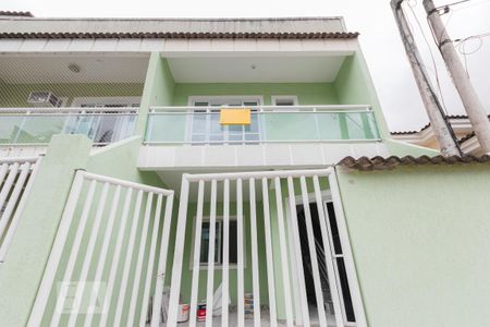 Casa de condomínio para alugar com 120m², 2 quartos e 1 vaga Casa de condomínio para alugar com 120m², 2 quartos e 1 vagaFachada