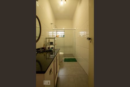 Casa à venda com 217m², 4 quartos e 4 vagasBanheiro