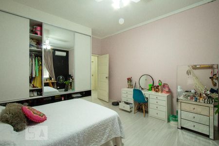 Casa à venda com 217m², 4 quartos e 4 vagasQuarto 2