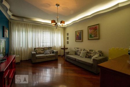 Casa à venda com 217m², 4 quartos e 4 vagasSala de Estar